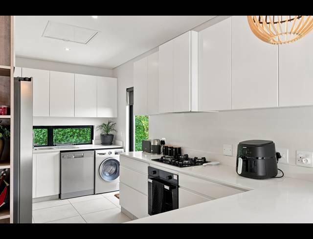 3 BEDROOM TOWNHOUSE FOR SALE IN PALM LAKES ESTATE